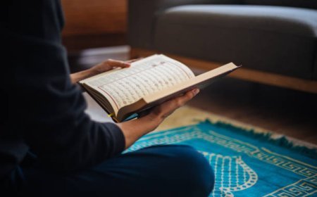 Menggali Hikmah dan Keberkahan: Merenungi Keutamaan Surat Al-Kahfi dalam Keseharian Kita