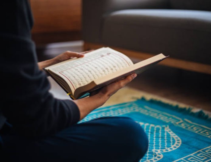 Menggali Hikmah dan Keberkahan: Merenungi Keutamaan Surat Al-Kahfi dalam Keseharian Kita