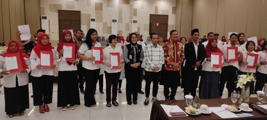 Upaya Peningkatan Ekosistem Bisnis Halal: Penyerahan Sertifikat Halal kepada UMK Binaan Halal Center Cendekia Muslim Ngawi oleh Wakil Bupati, Dilengkapi dengan Bimtek Branding dan Perluasan Pasar UMKM melalui Google My Business