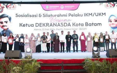 Penyerahan Sertifikat Halal Binaan HCCM dan Silaturahmi IKM/UKM Dekranasda Kota Batam yang dilaksanakan oleh Dinas Perindustrian dan Perdagangan Kota Batam.