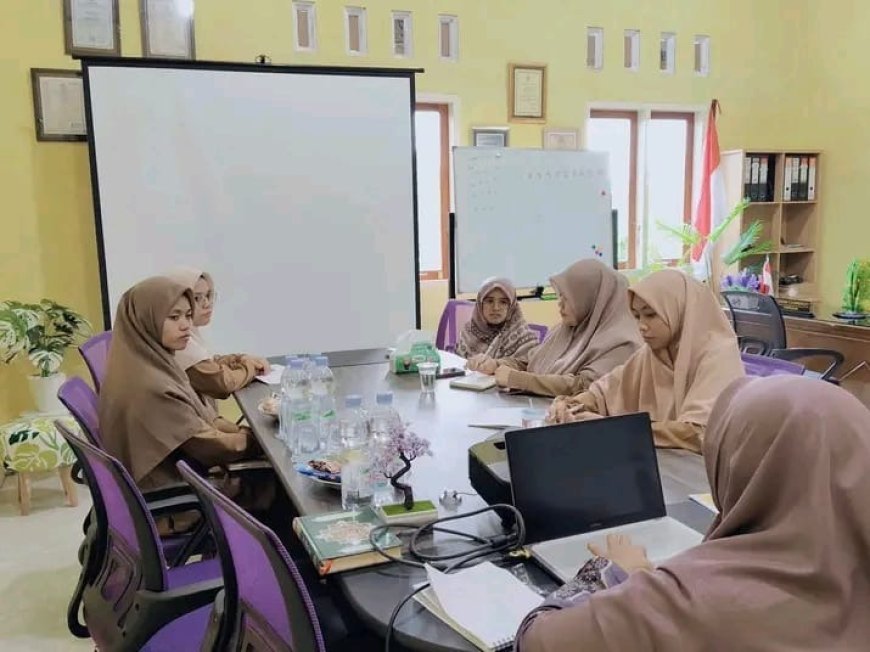 Persiapan Mengajar Efektif untuk Guru TK dan SD Yayasan Pendidikan Cendekia Muslim Bersama Kepala Sekolah SDN 14 Cupak, Solok