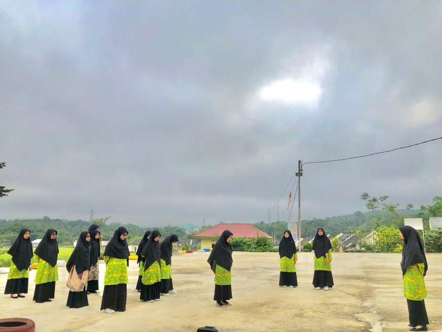 Apel Pagi Staf Yayasan Pendidikan Cendekia Muslim untuk Meningkatkan Disiplin dan Tanggung Jawab Kerja