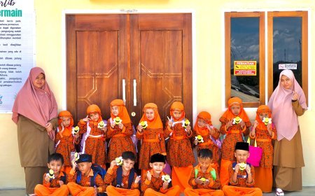 Santri TK Akhlak Cendekia Muslim Pamerkan Kreativitas Membuat Origami Lebah, Diabadikan dengan Foto Bersama