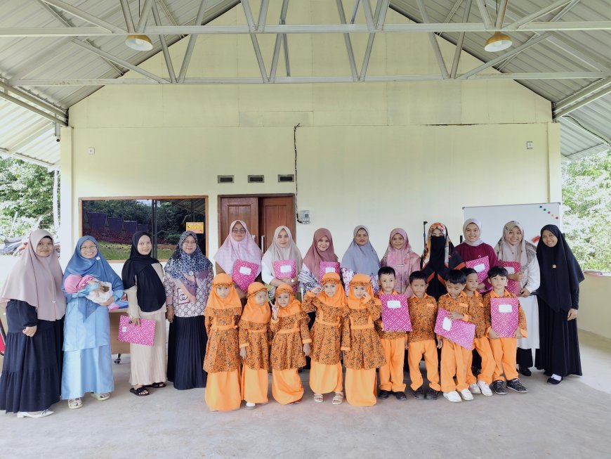 Penerimaan Rapor TK Akhlak Cendekia Muslim: Keceriaan dan Prestasi Santri