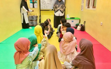 Santri TK Akhlak Cendekia Muslim Belajar Rambu-Rambu Lalu Lintas dengan Praktik Langsung