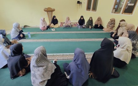 Meningkatkan Kualitas Ibadah: Staf Cendekia Muslim Ikuti Halaqah Mingguan tentang Cara Shalat yang Benar