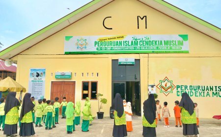 Santri Sekolah Akhlak Cendekia Muslim Gelar Reunitas Mingguan Senam Pagi di Lapangan Cendekia Muslim