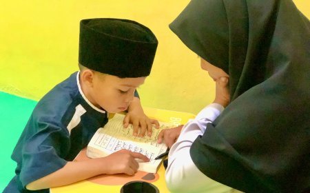 Santri TK Akhlak Cendekia Muslim Antusias Membaca Al-Qur'an Yanbu'a