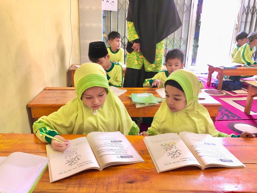 Santri SD Akhlak Cendekia Muslim Antusias Belajar Sirah Nabawiyah di Kelas