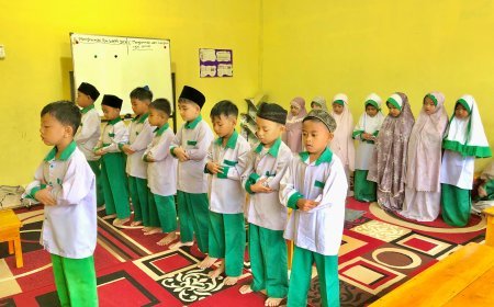 Santri SD Akhlak Cendekia Muslim Rutin Laksanakan Shalat Dhuha di Sekolah
