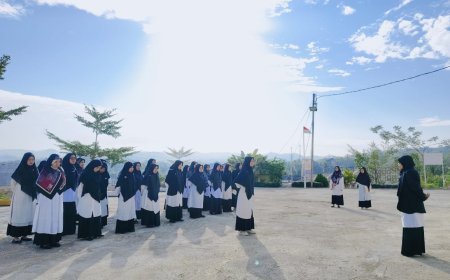 Staf Perguruan Islam Cendekia Muslim Gelar Apel Pagi