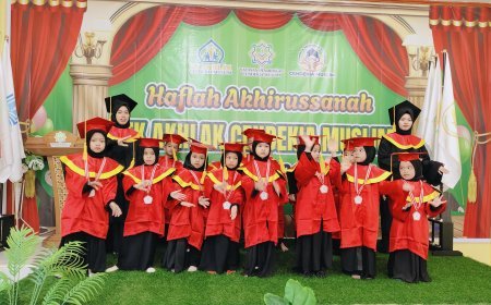 Haflah Akhirussanah TK Akhlak Cendekia Muslim: Penuh Haru dan Keceriaan