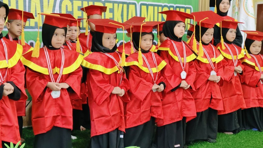 Haflah Akhirussanah TK Akhlak Cendekia Muslim: Penuh Haru dan Keceriaan