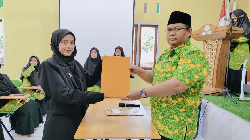 Pelantikan Kepala Sekolah dan Wakil Kepala Sekolah SMP Akhlak Cendekia Muslim serta Wakil Direktur Pusdiklat dan Penandatanganan SK Guru di Perguruan Islam Cendekia Muslim