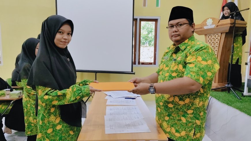 Pelantikan Kepala Sekolah dan Wakil Kepala Sekolah SMP Akhlak Cendekia Muslim serta Wakil Direktur Pusdiklat dan Penandatanganan SK Guru di Perguruan Islam Cendekia Muslim