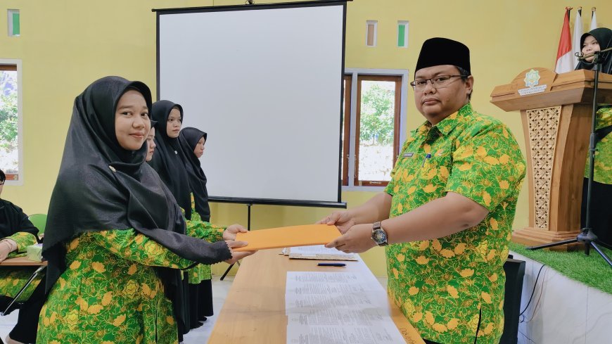 Pelantikan Kepala Sekolah dan Wakil Kepala Sekolah SMP Akhlak Cendekia Muslim serta Wakil Direktur Pusdiklat dan Penandatanganan SK Guru di Perguruan Islam Cendekia Muslim