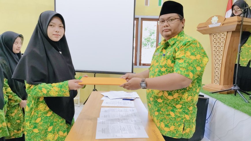 Pelantikan Kepala Sekolah dan Wakil Kepala Sekolah SMP Akhlak Cendekia Muslim serta Wakil Direktur Pusdiklat dan Penandatanganan SK Guru di Perguruan Islam Cendekia Muslim