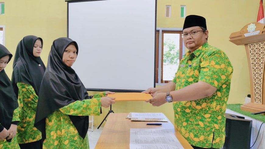Pelantikan Kepala Sekolah dan Wakil Kepala Sekolah SMP Akhlak Cendekia Muslim serta Wakil Direktur Pusdiklat dan Penandatanganan SK Guru di Perguruan Islam Cendekia Muslim