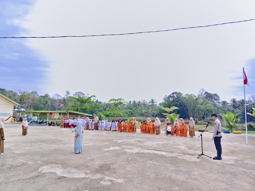 Upacara Bendera Santri di Perguruan Islam Cendekia Muslim Berlangsung Khidmat, Hadirkan Brigpol Trio Revando sebagai Pembina Upacara