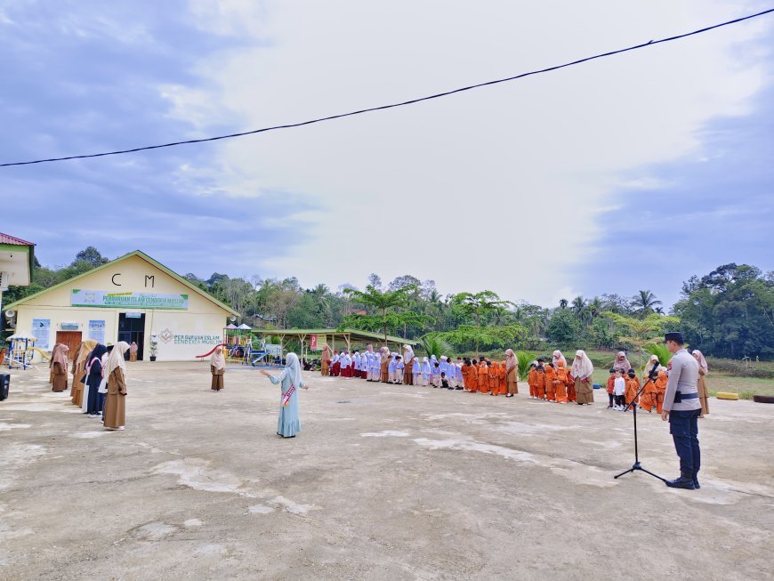 Upacara Bendera Santri di Perguruan Islam Cendekia Muslim Berlangsung Khidmat, Hadirkan Brigpol Trio Revando sebagai Pembina Upacara
