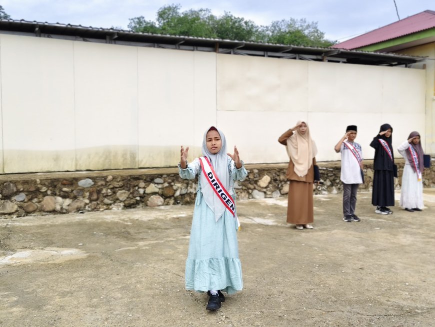 Upacara Bendera Santri di Perguruan Islam Cendekia Muslim Berlangsung Khidmat, Hadirkan Brigpol Trio Revando sebagai Pembina Upacara