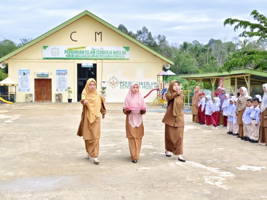 Upacara Bendera Santri di Perguruan Islam Cendekia Muslim Berlangsung Khidmat, Hadirkan Brigpol Trio Revando sebagai Pembina Upacara