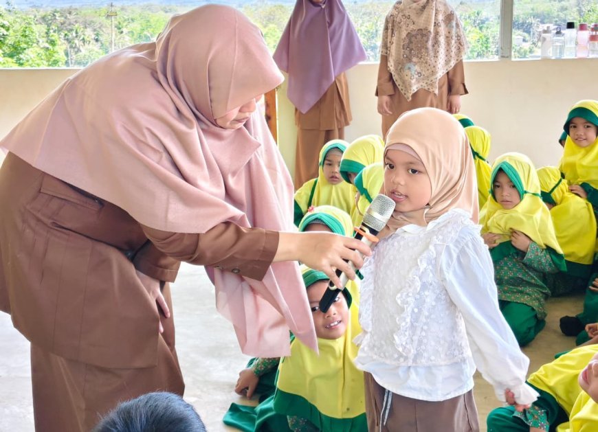 RSUD Ahmad Syafii Maarif Tanamkan Pentingnya Kebersihan Diri kepada Santri Akhlak Cendekia Muslim