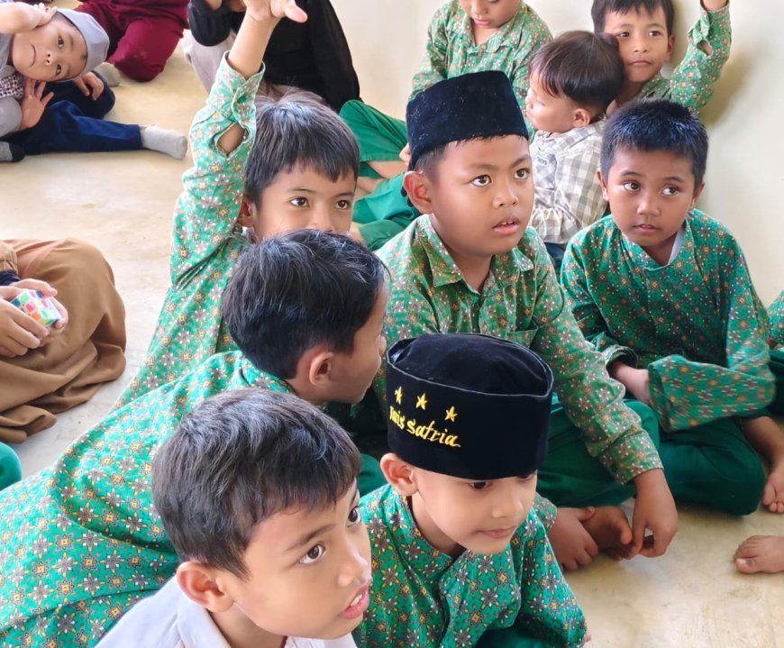 RSUD Ahmad Syafii Maarif Tanamkan Pentingnya Kebersihan Diri kepada Santri Akhlak Cendekia Muslim