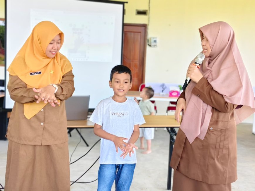 RSUD Ahmad Syafii Maarif Tanamkan Pentingnya Kebersihan Diri kepada Santri Akhlak Cendekia Muslim