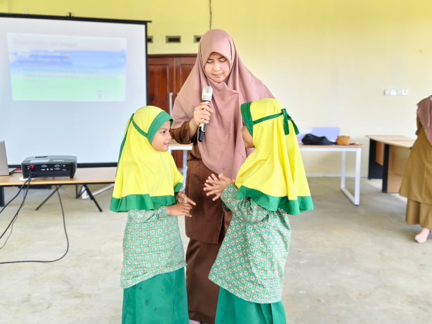 RSUD Ahmad Syafii Maarif Tanamkan Pentingnya Kebersihan Diri kepada Santri Akhlak Cendekia Muslim