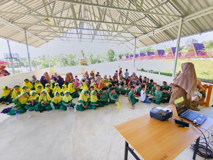 RSUD Ahmad Syafii Maarif Tanamkan Pentingnya Kebersihan Diri kepada Santri Akhlak Cendekia Muslim