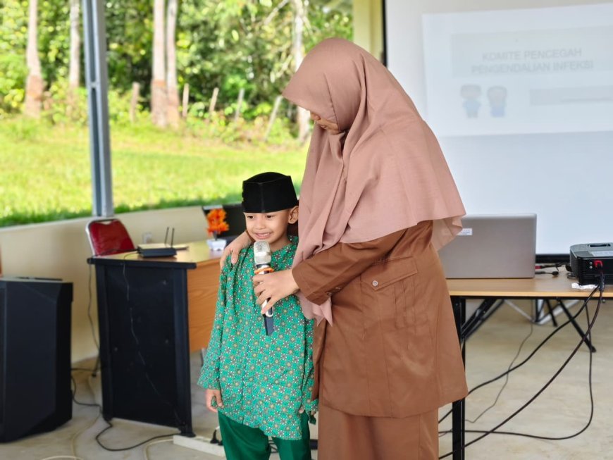 RSUD Ahmad Syafii Maarif Tanamkan Pentingnya Kebersihan Diri kepada Santri Akhlak Cendekia Muslim