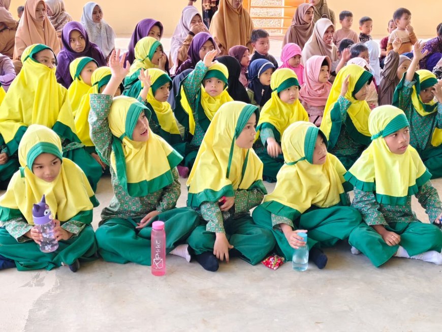 RSUD Ahmad Syafii Maarif Tanamkan Pentingnya Kebersihan Diri kepada Santri Akhlak Cendekia Muslim