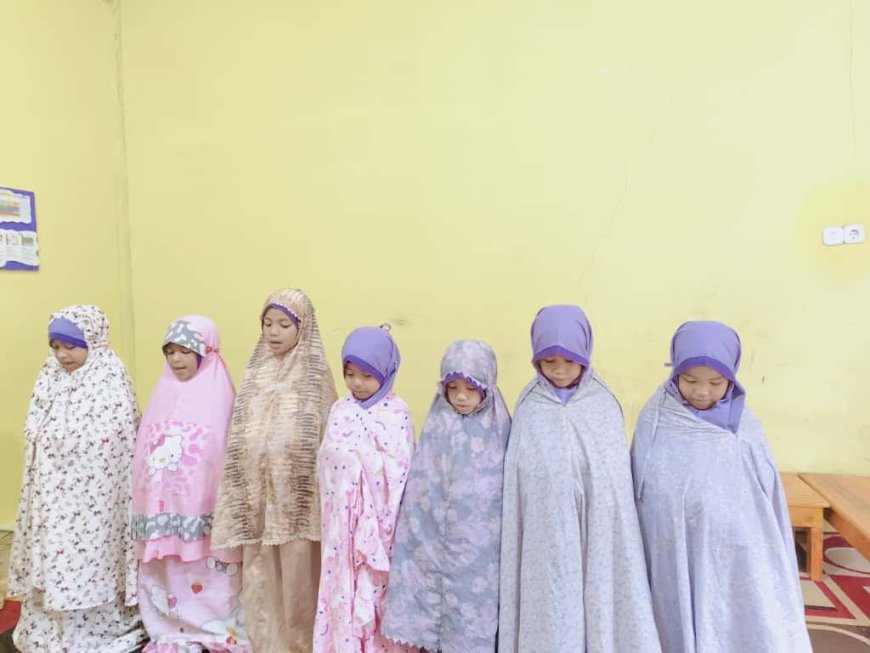 Menumbuhkan Kedisiplinan dan Ketakwaan Sejak Dini, Santri Cendekia Muslim Laksanakan Sholat Dhuha Bersama