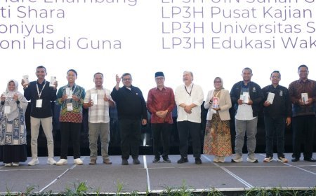 Halal Center Cendekia Muslim Raih Penghargaan P3H Terbaik Juara I Tingkat Nasional