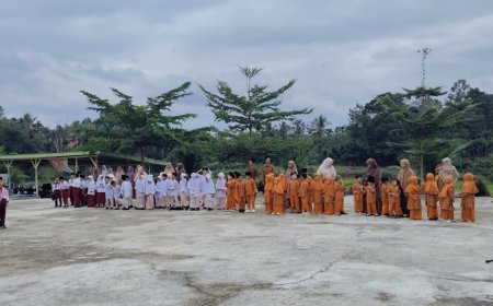 Menanamkan Akhlak Mulia Lewat Upacara: Pesan 3 Kata Ajaib di Pendidikan Cendekia Muslim