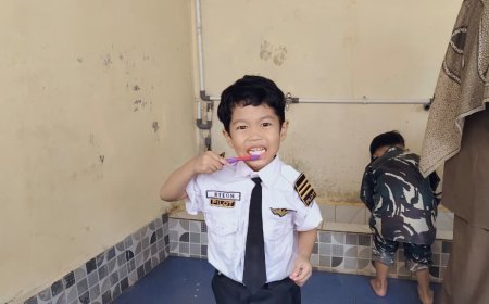 Membiasakan Hidup Bersih Sejak Dini: Santri KB Akhlak Cendekia Muslim Praktik Gosok Gigi Bersama