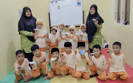 Kreativitas Terbang Tinggi, Santri TK B Mekkah Belajar Transportasi Udara Melalui Pesawat Kertas