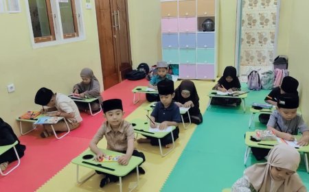 Seimbang antara Ibadah dan Ilmu: Santri TK B Mekkah Tetap Produktif di Tengah Suasana Ramadan