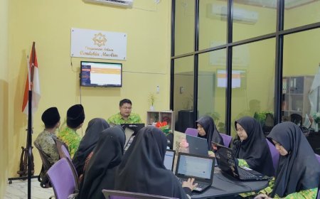 Akselerasi Mutu Pendidik: Ustadz Ramadhan Fitria Pimpin Transformasi Administrasi dan Inovasi Media Pembelajaran di Sekolah Akhlak Cendekia Muslim