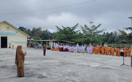 Menjemput Rida Ilahi Lewat "Bismillah": Amanat Inspiratif Ustadzah Novi dalam Upacara Senin di Sekolah Akhlak Cendekia Muslim