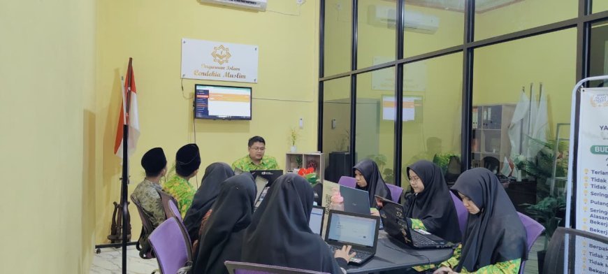 Akselerasi Mutu Pendidik: Ustadz Ramadhan Fitria Pimpin Transformasi Administrasi dan Inovasi Media Pembelajaran di Sekolah Akhlak Cendekia Muslim