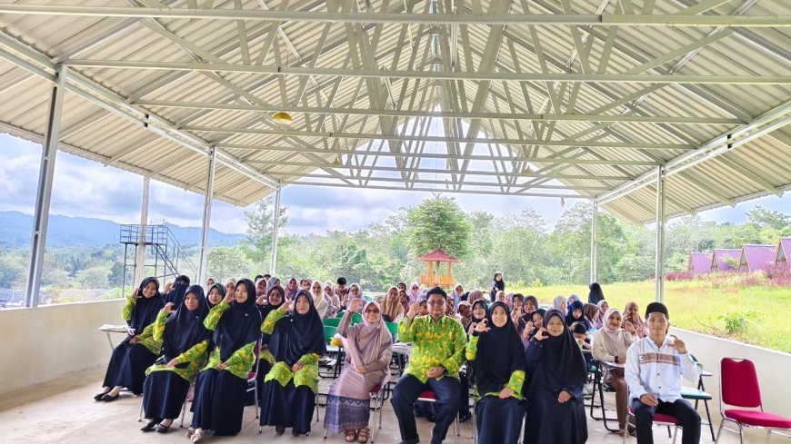 Sinergi Pendidikan dan Evaluasi Karakter: Sekolah Akhlak Cendekia Muslim Sijunjung Gelar Penyerahan Rapor Bulanan April 2026