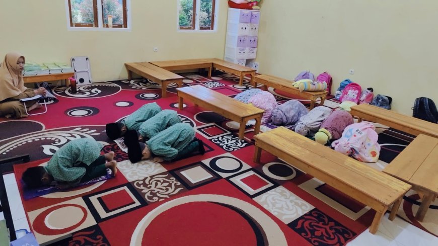 Harmoni Sujud dan Nalar: Dinamika Selasa Berkah di Sekolah Akhlak Cendekia Muslim Sijunjung dalam Balutan STS Genap 2026