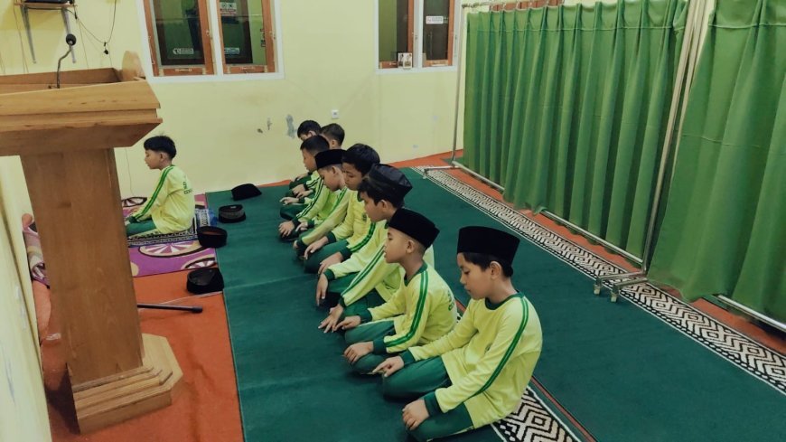 Kamis Penuh Berkah: Menumbuhkan Cinta Ibadah dan Akhlak Mulia Santri Akhlak Cendekia Muslim