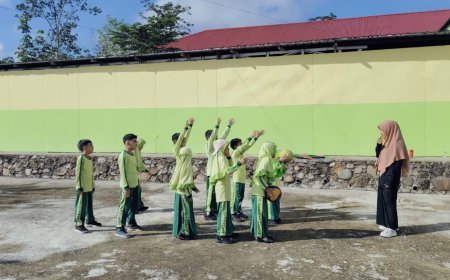 Semangat Pagi Kelas Umar Bin Khattab: Santri Awali Hari dengan Upacara, Sholat Dhuha, dan Olahraga Bersama