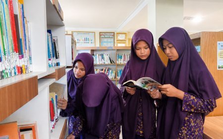 Membangun Budaya Literasi: Santri SMP Akhlak Cendekia Muslim Membuat Kartu Perpustakaan Daerah untuk Persiapan Lomba Resensi Buku