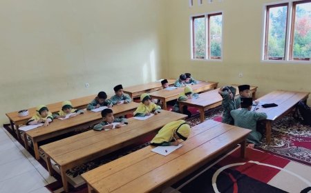 Menumbuhkan Generasi Qur’ani: Santri Kelas Usman bin Affan Melaksanakan Ujian Tahfidzul Qur’an, Hafalan Doa, dan Hadits di Yayasan Pendidikan Cendekia Muslim