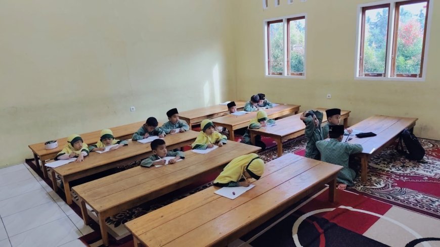 Menumbuhkan Generasi Qur’ani: Santri Kelas Usman bin Affan Melaksanakan Ujian Tahfidzul Qur’an, Hafalan Doa, dan Hadits di Yayasan Pendidikan Cendekia Muslim