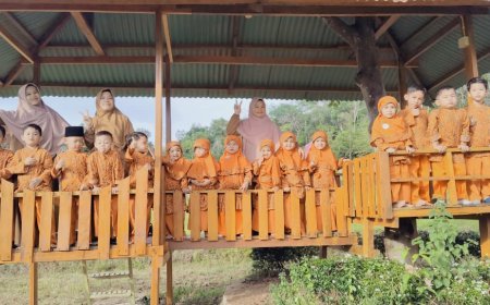 Belajar dari Alam: Santri KB dan TK A Akhlak Cendekia Muslim Menjelajahi Lingkungan Sekitar Sekolah